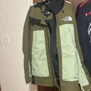 The North Face Men's Olive and Light Green Ski Jacket